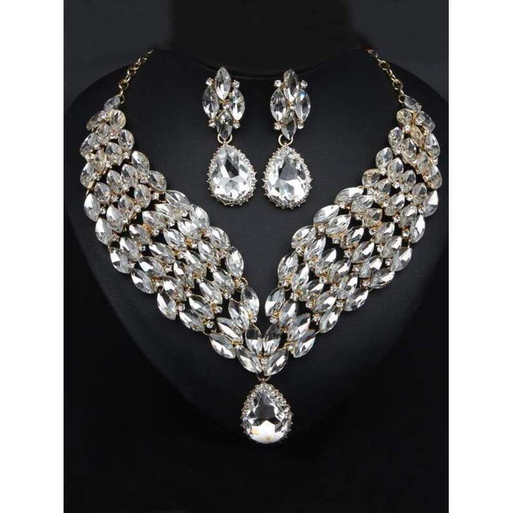 This 3-Piece And Extravagant Crystal Necklace And Earring Set Is Perfe Gift